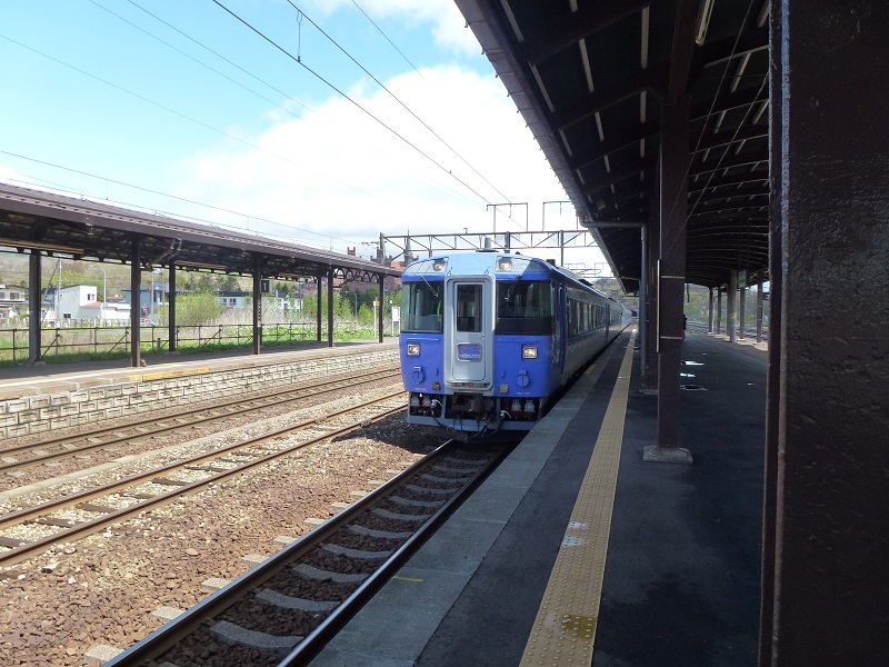 Treno alla stazione di Noboribetsu